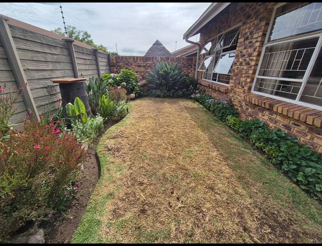 4 BEDROOM TOWNHOUSE FOR SALE IN VANDERBIJLPARK SE 1